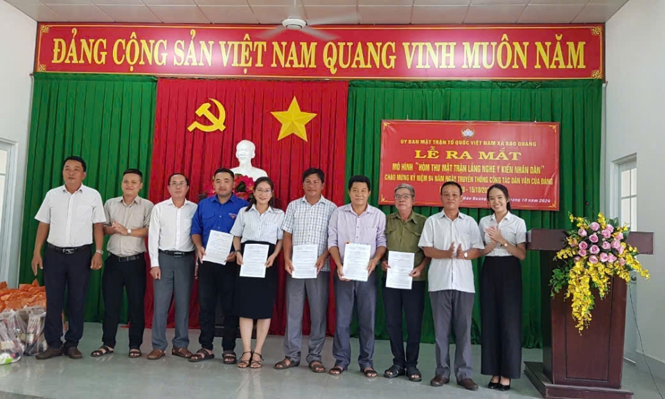 M&amp;#244; h&amp;#236;nh “H&amp;#242;m thư Mặt trận lắng nghe &amp;#253; kiến Nh&amp;#226;n d&amp;#226;n”